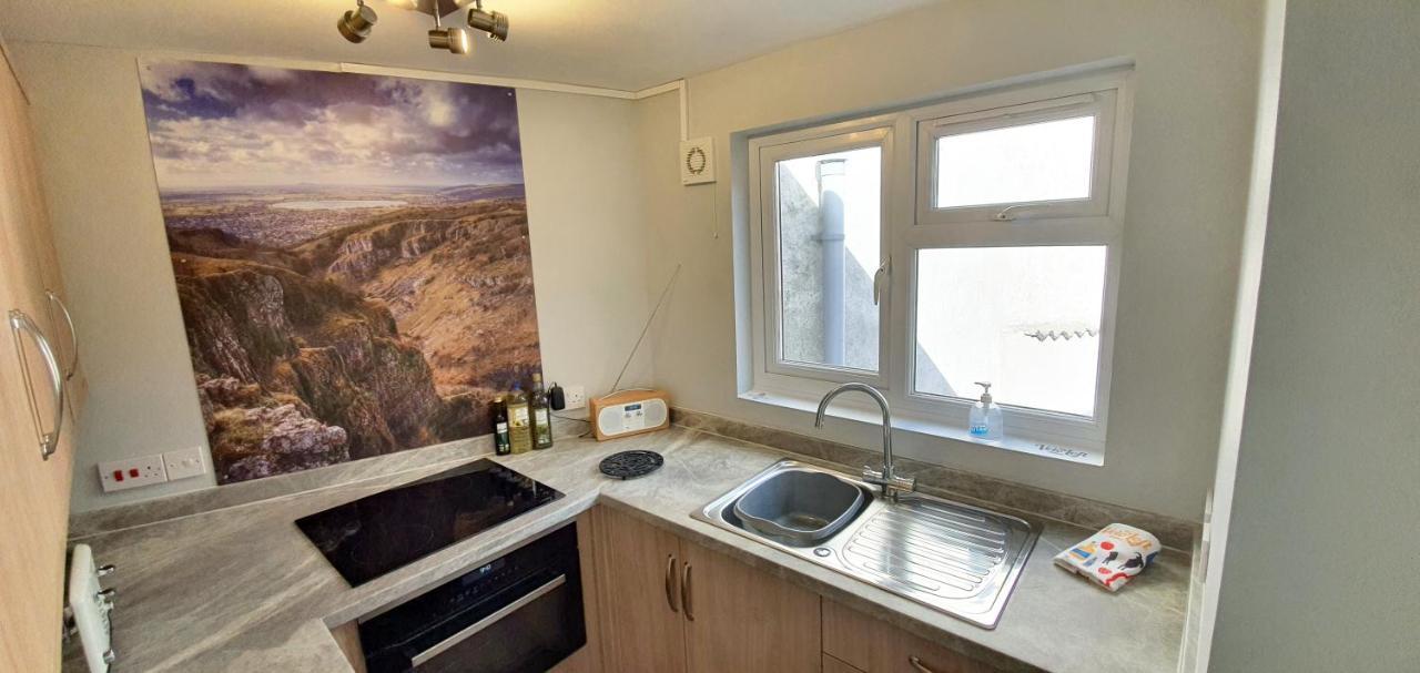 Cheddar Village Apartment Eksteriør bilde