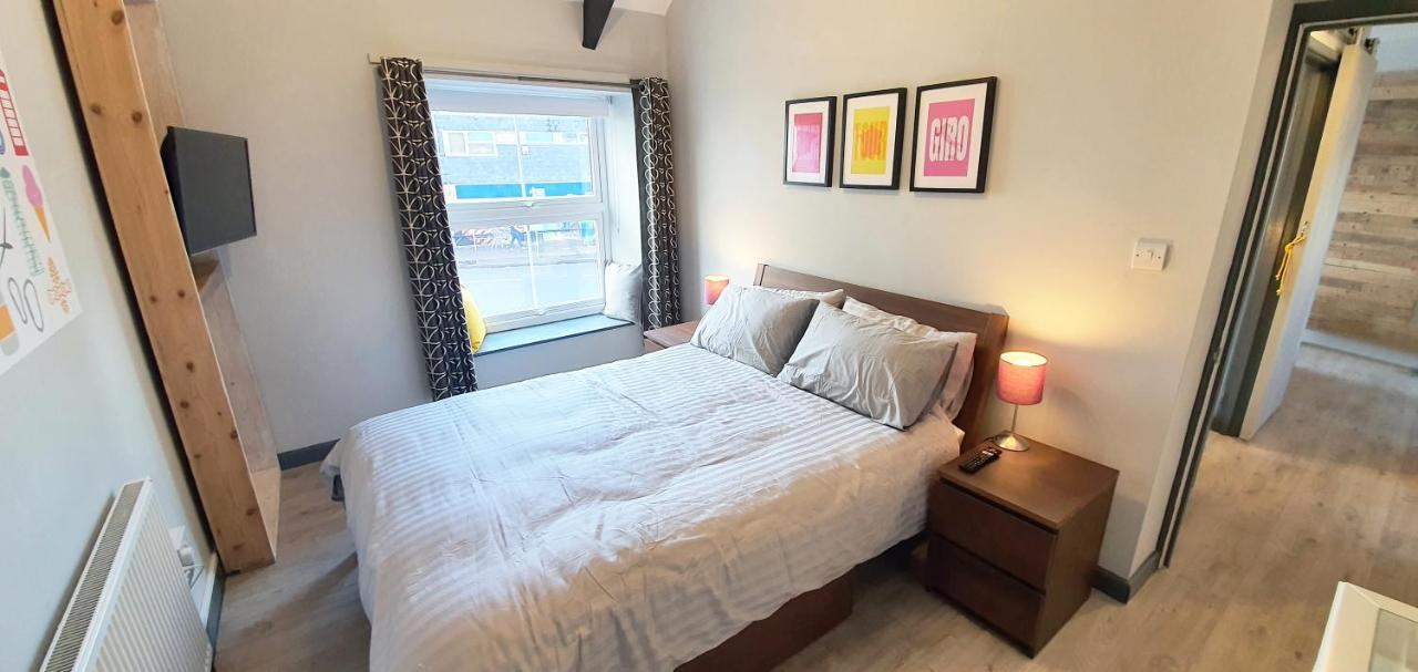 Cheddar Village Apartment Eksteriør bilde